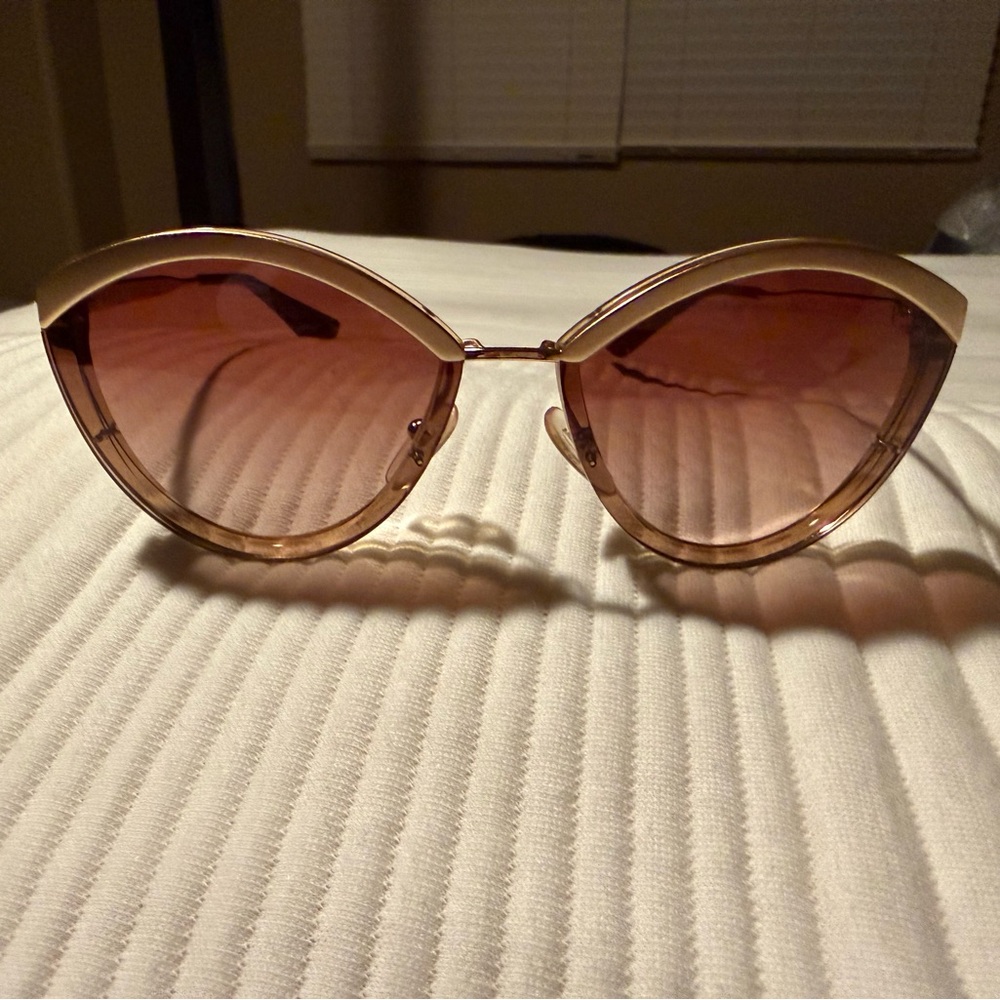 Elegant Prada Cat Eye Sunglasses - Picture 2 of 7